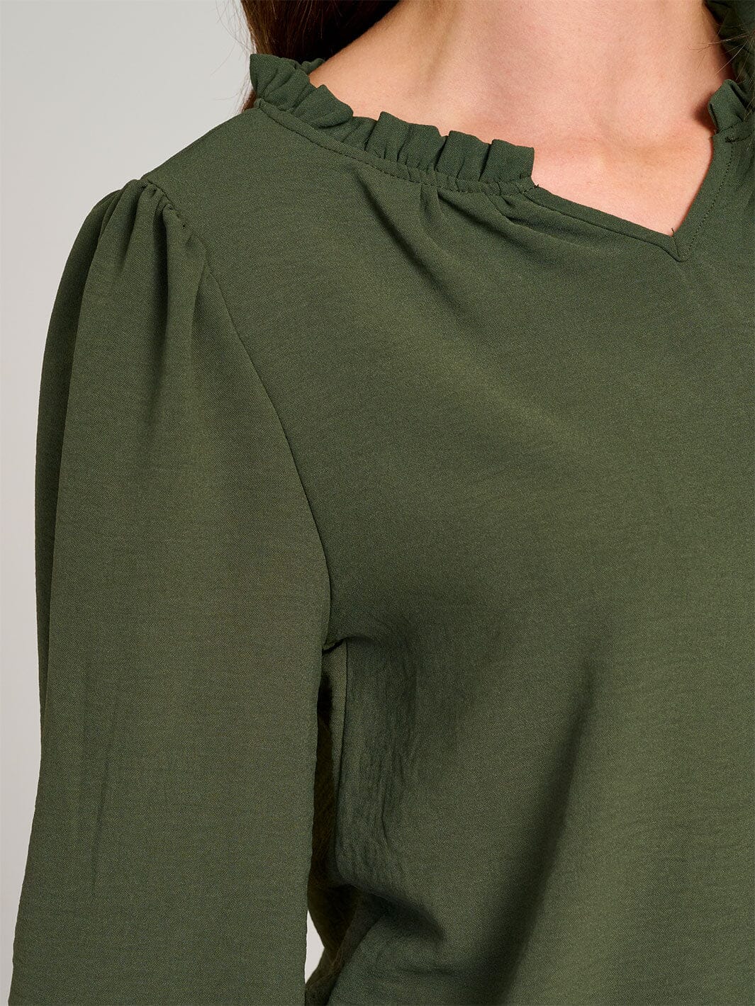 WOMEN'S LONG SLEEVE V-NECK RUFFLE HIGH-LOW BLOUSE