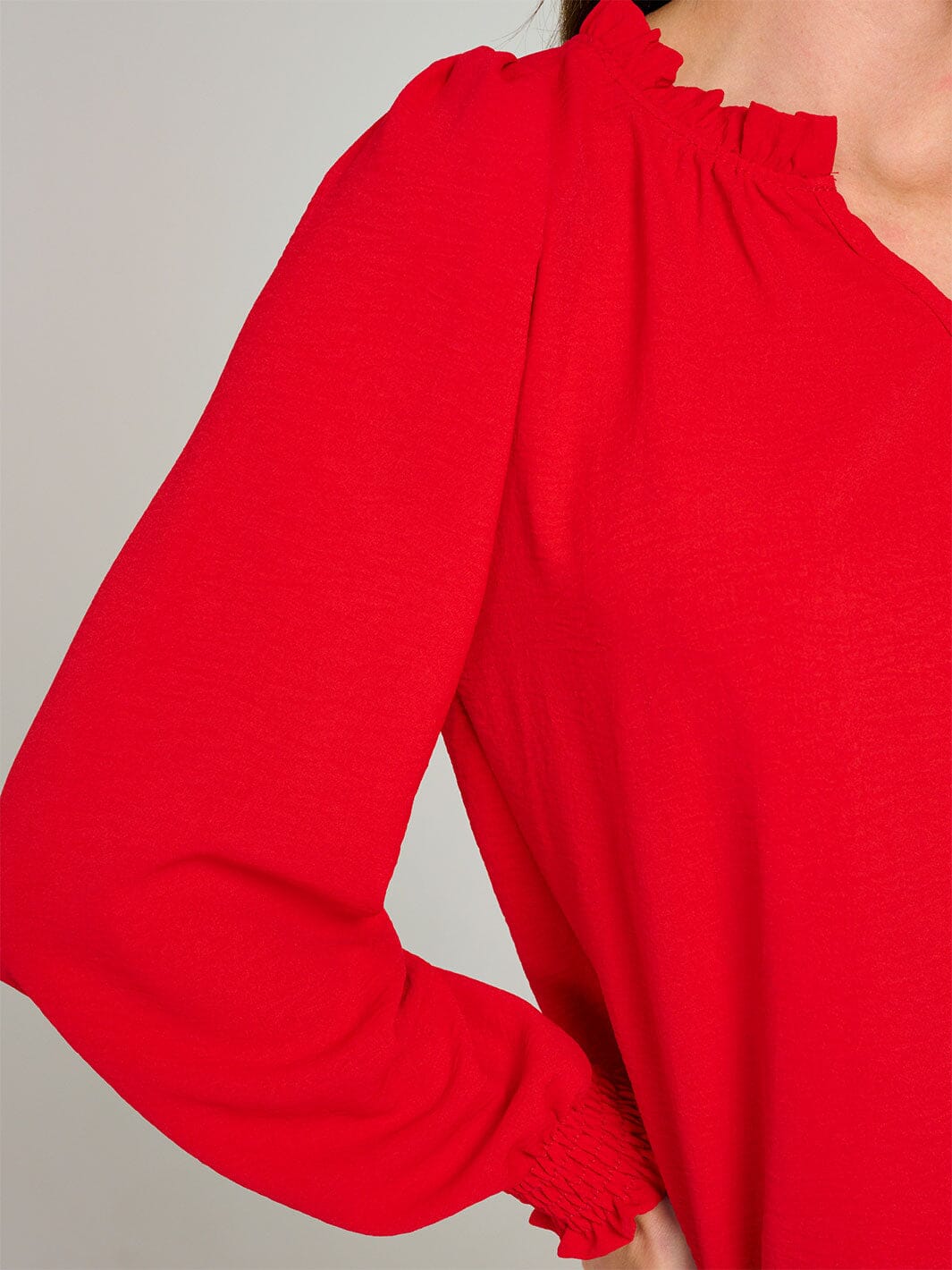 WOMEN'S LONG SLEEVE V-NECK RUFFLE HIGH-LOW BLOUSE