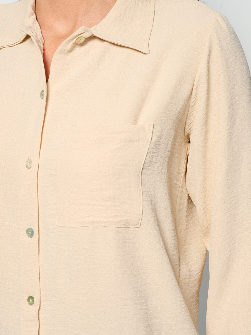 WOMEN'S LONG SLEEVE BUTTON UP FRONT POCKET BLOUSE TOP