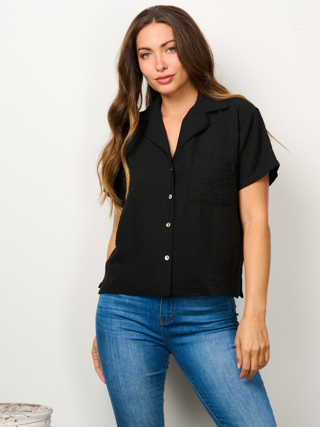WOMEN'S SHORT SLEEVE BUTTON UP FRONT POCKET TOP
