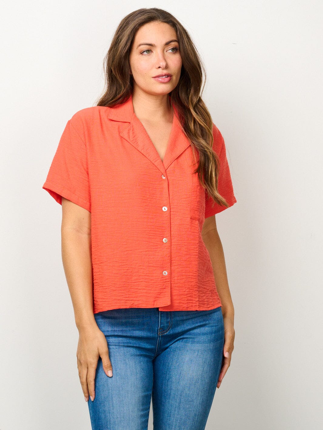 WOMEN'S SHORT SLEEVE BUTTON UP FRONT POCKET TOP