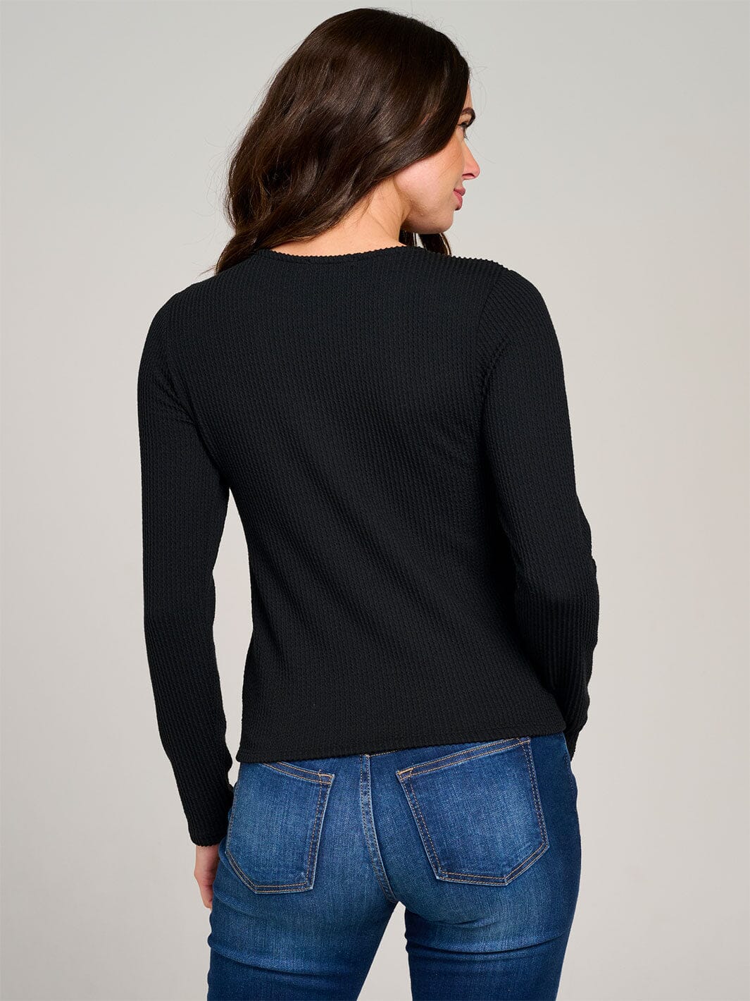 WOMEN'S LONG SLEEVE BUTTON CLOSURE RIBBED TOP