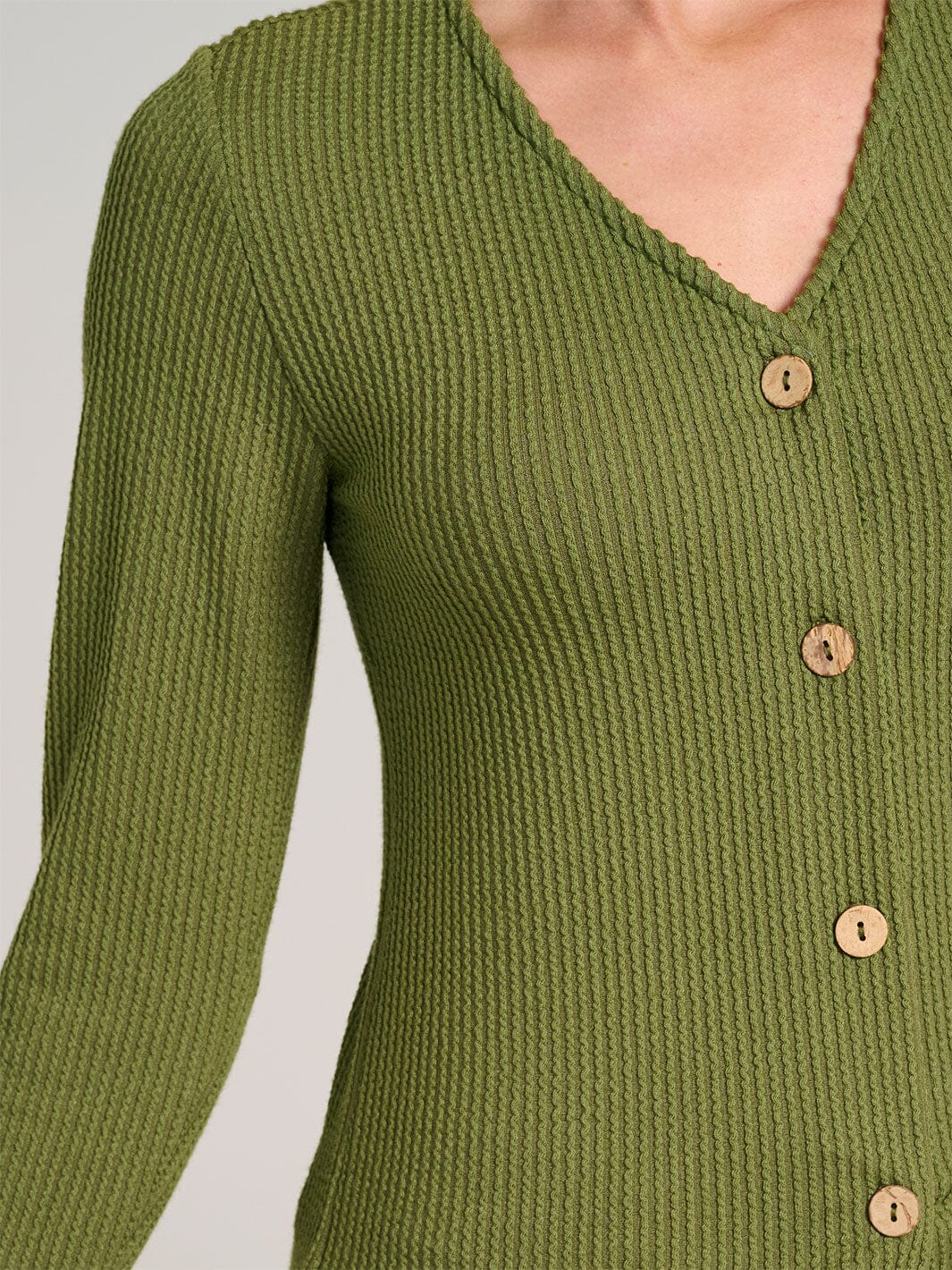 WOMEN'S LONG SLEEVE BUTTON CLOSURE RIBBED TOP