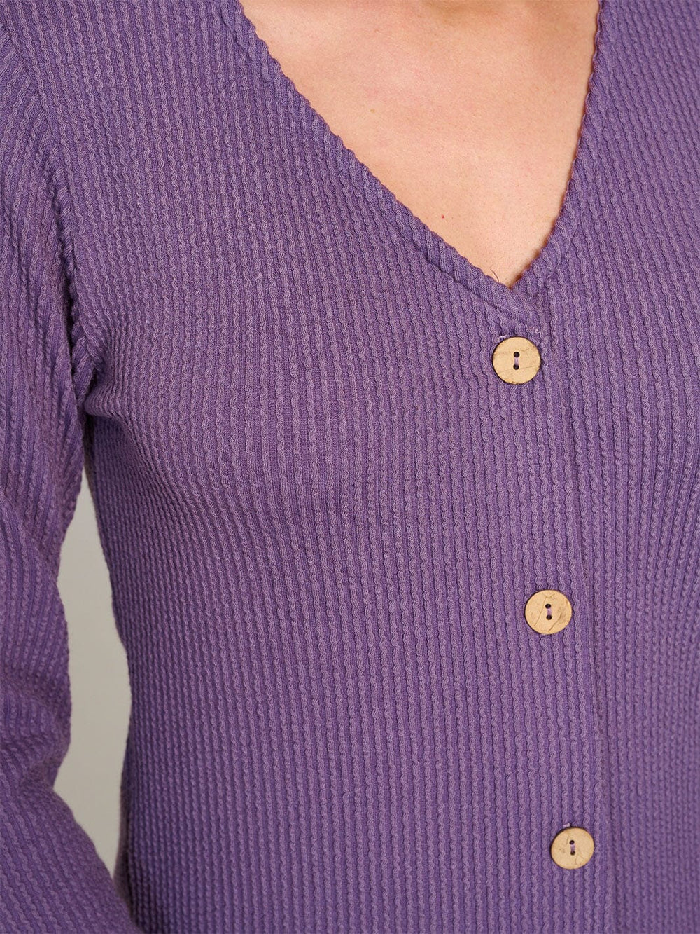 WOMEN'S LONG SLEEVE BUTTON CLOSURE RIBBED TOP