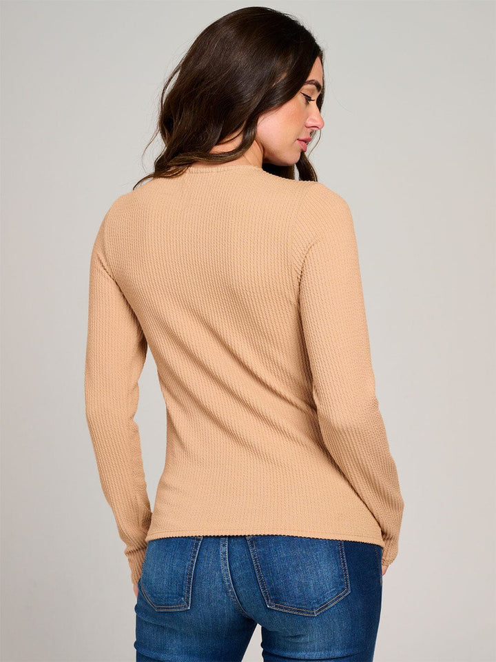 WOMEN'S LONG SLEEVE BUTTON CLOSURE RIBBED TOP