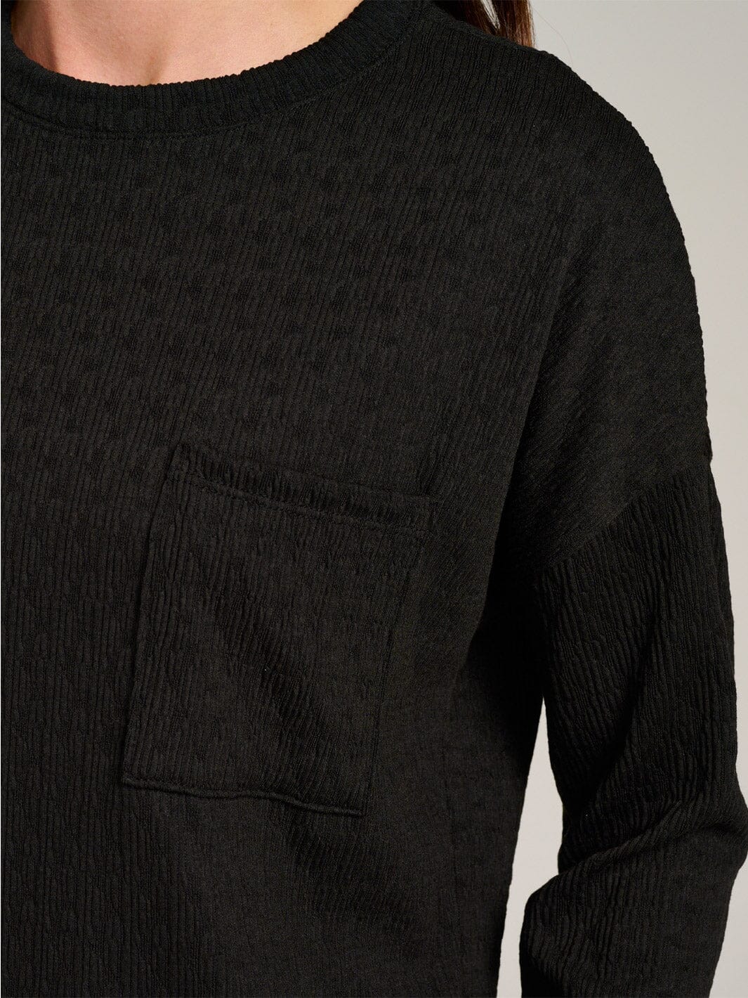 WOMEN'S LONG SLEEVE FRONT POCKET DETAILED BLOUSE