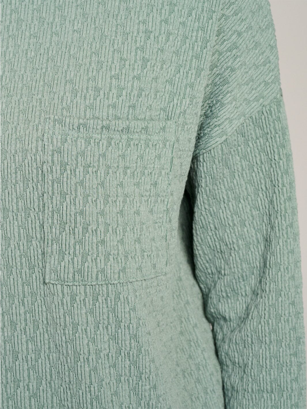 WOMEN'S LONG SLEEVE FRONT POCKET DETAILED BLOUSE