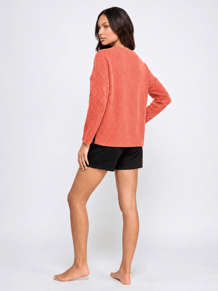 WOMEN'S LONG SLEEVE FRONT POCKET RIBBED TOP