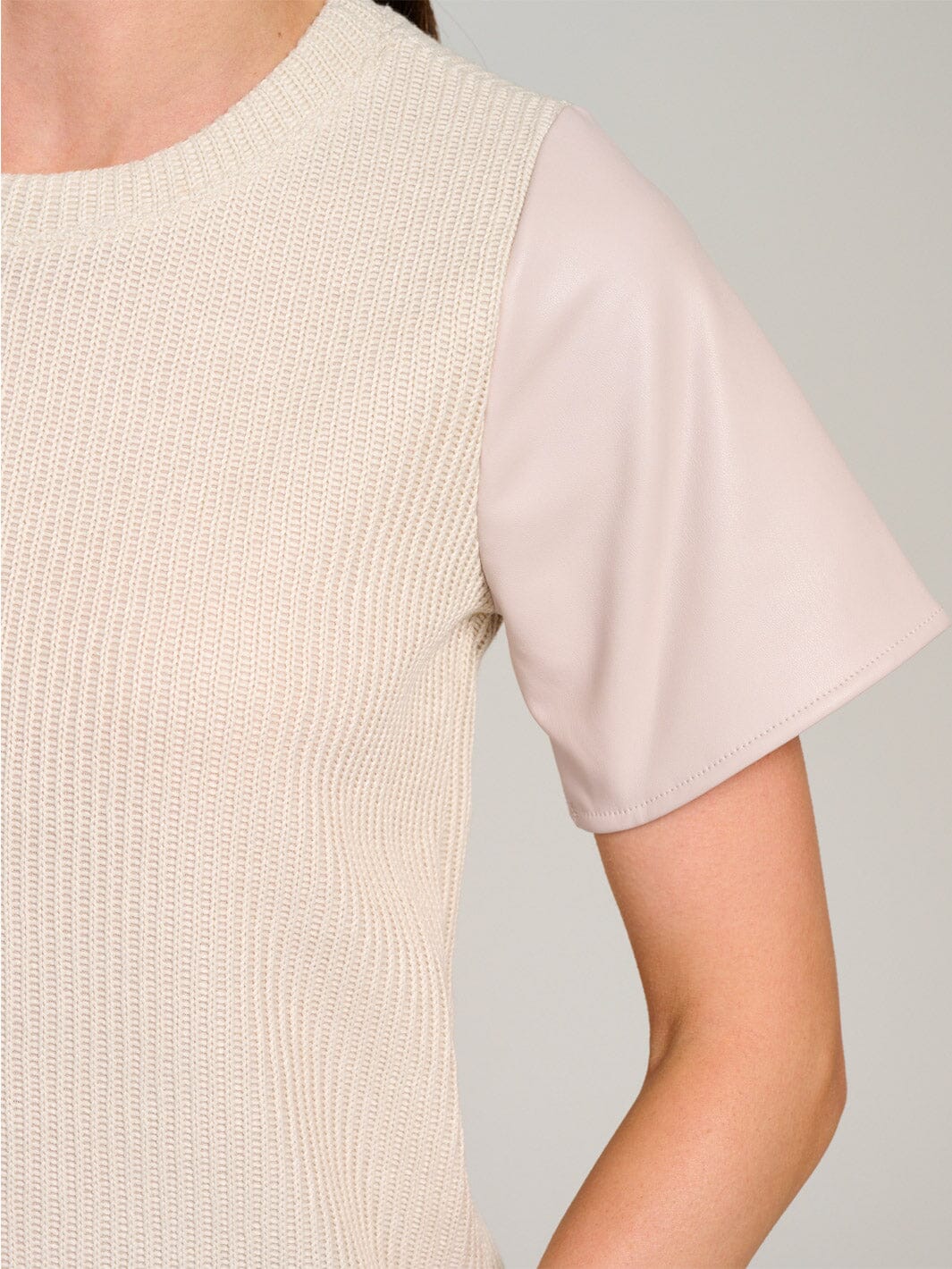 WOMEN'S SHORT SLEEVE KNIT CONTRAST PU PLEATHER BLOUSE