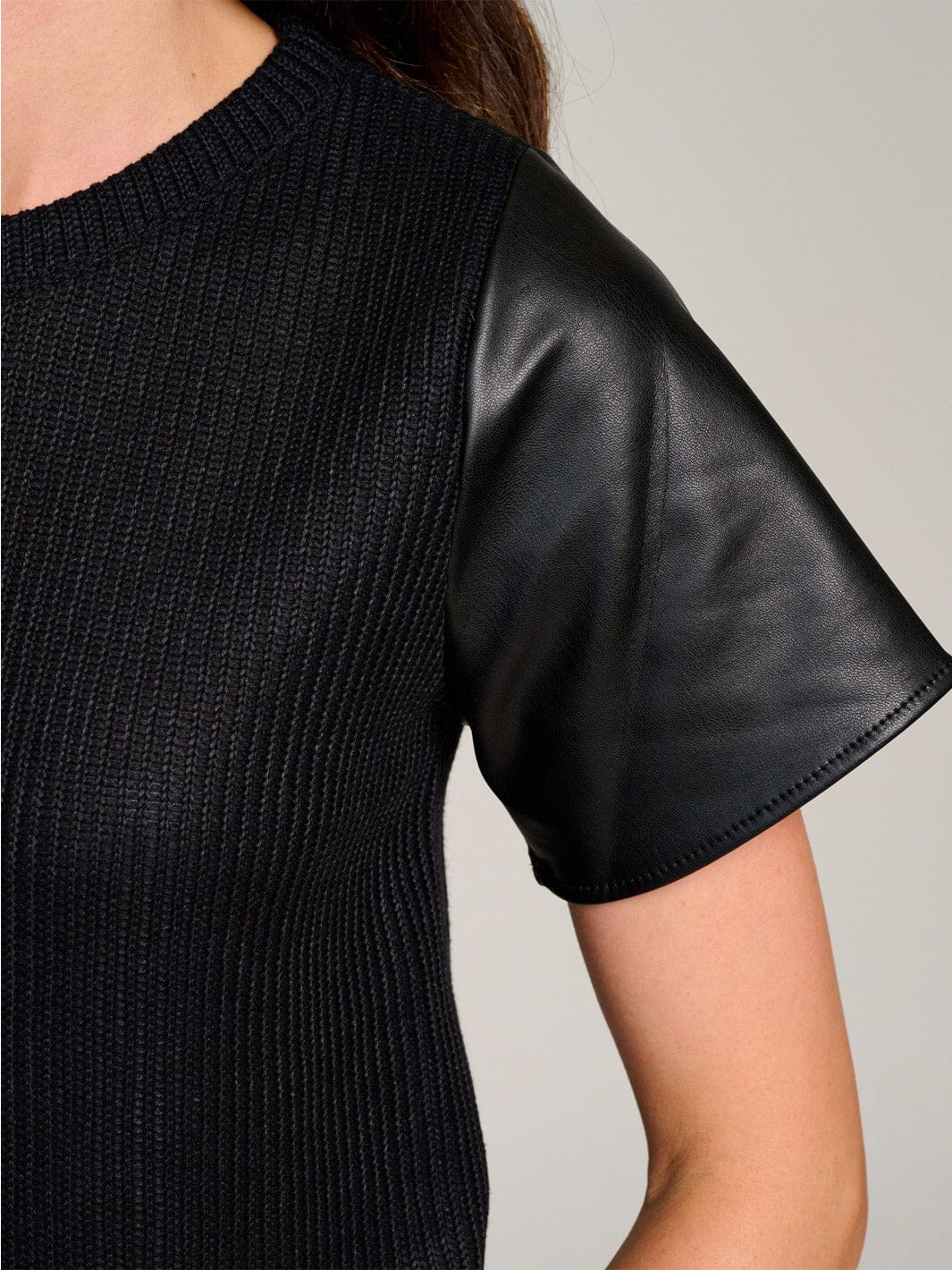 WOMEN'S SHORT SLEEVE KNIT CONTRAST PU PLEATHER BLOUSE