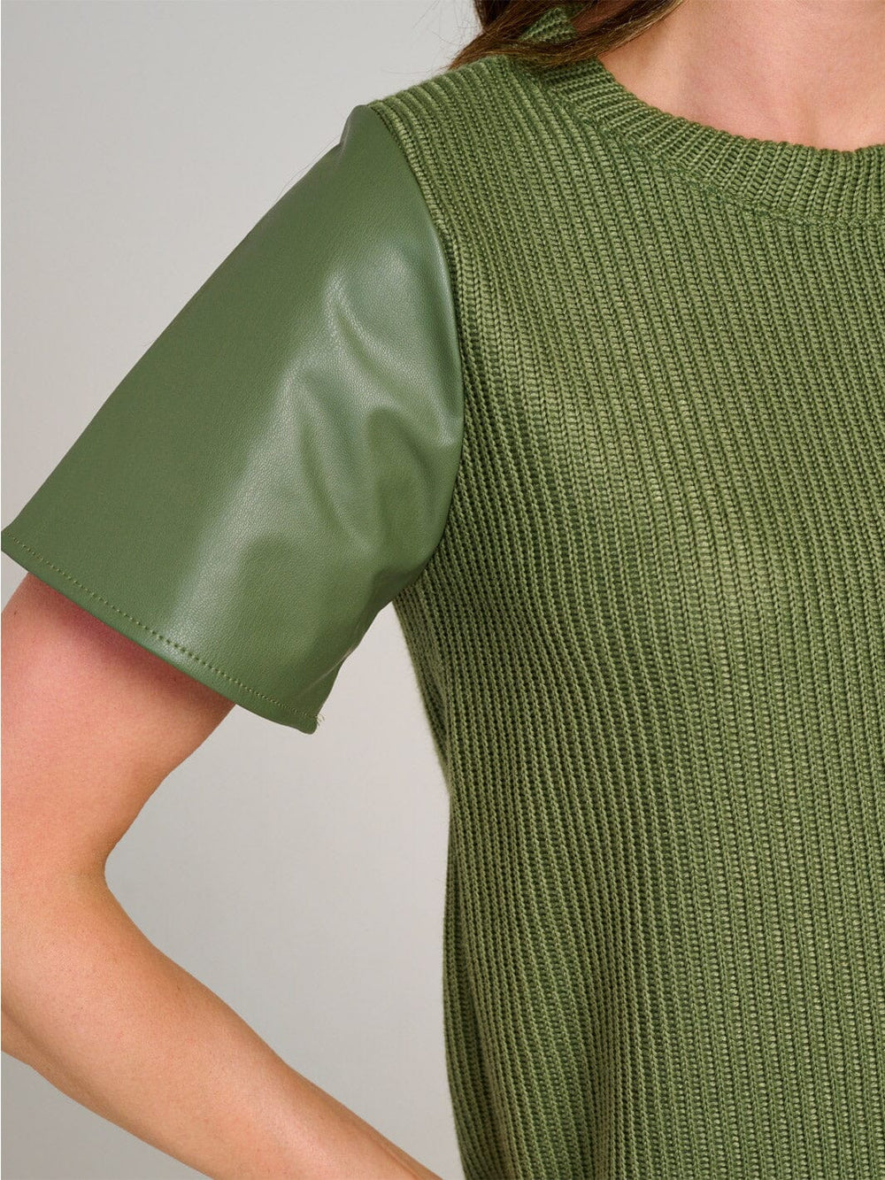 WOMEN'S SHORT SLEEVE KNIT CONTRAST PU PLEATHER BLOUSE