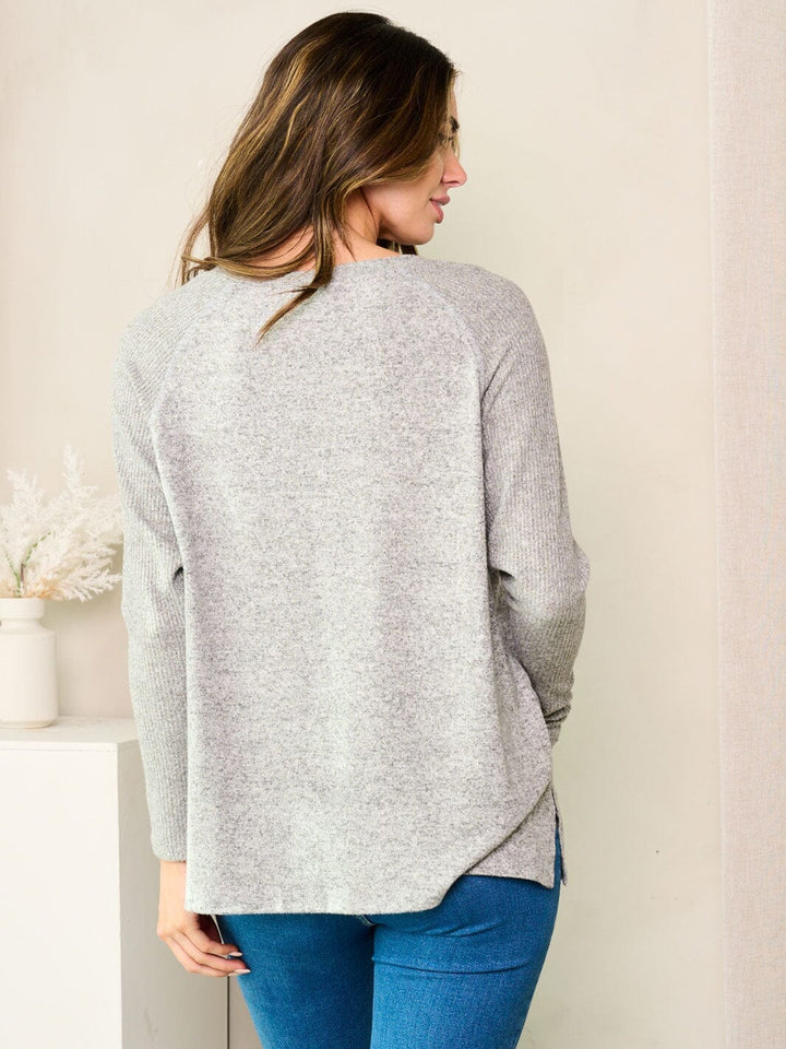 WOMEN'S LONG SLEEVE V-NECK SOLID TOP