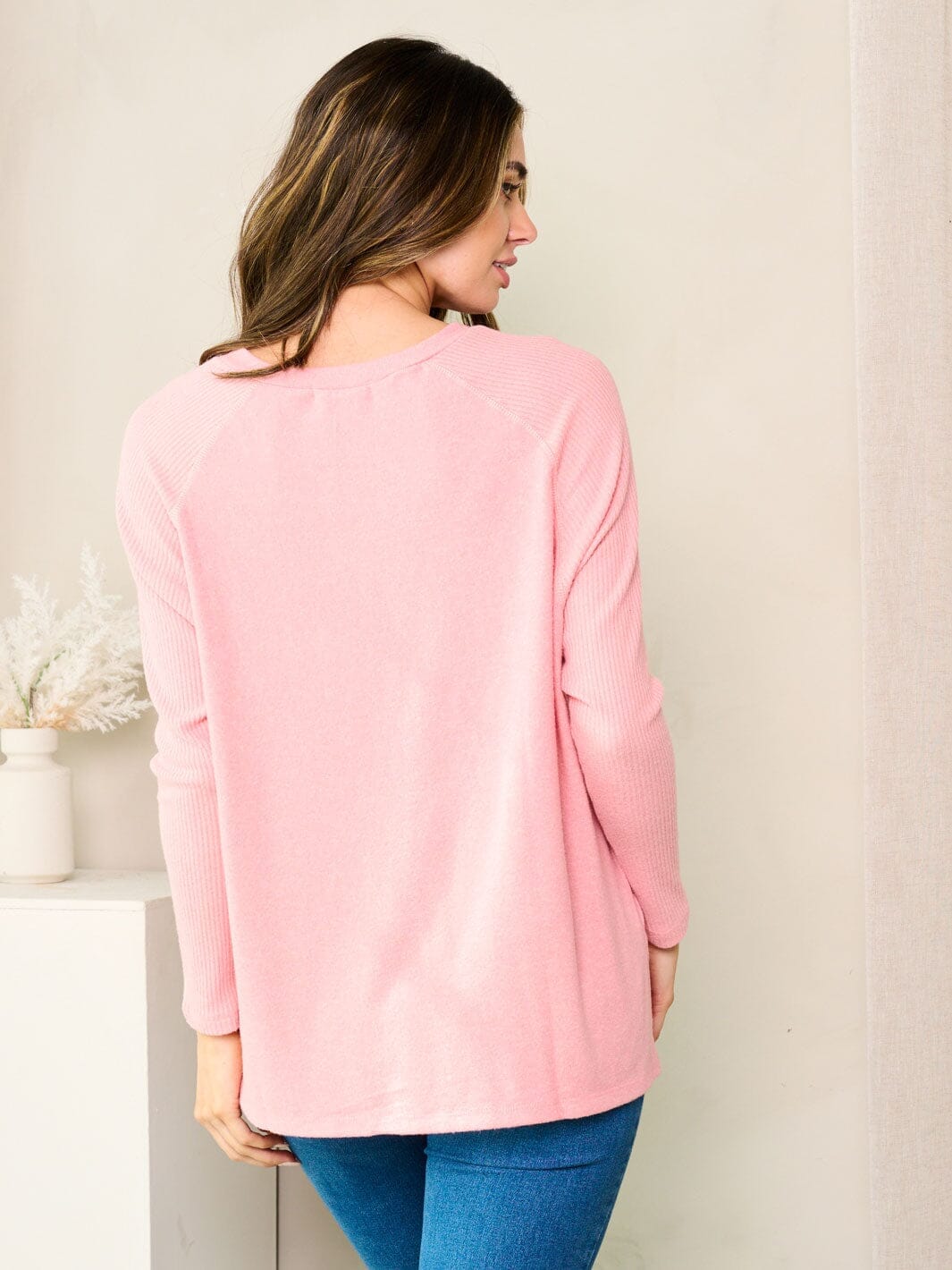 WOMEN'S LONG SLEEVE V-NECK SOLID TOP