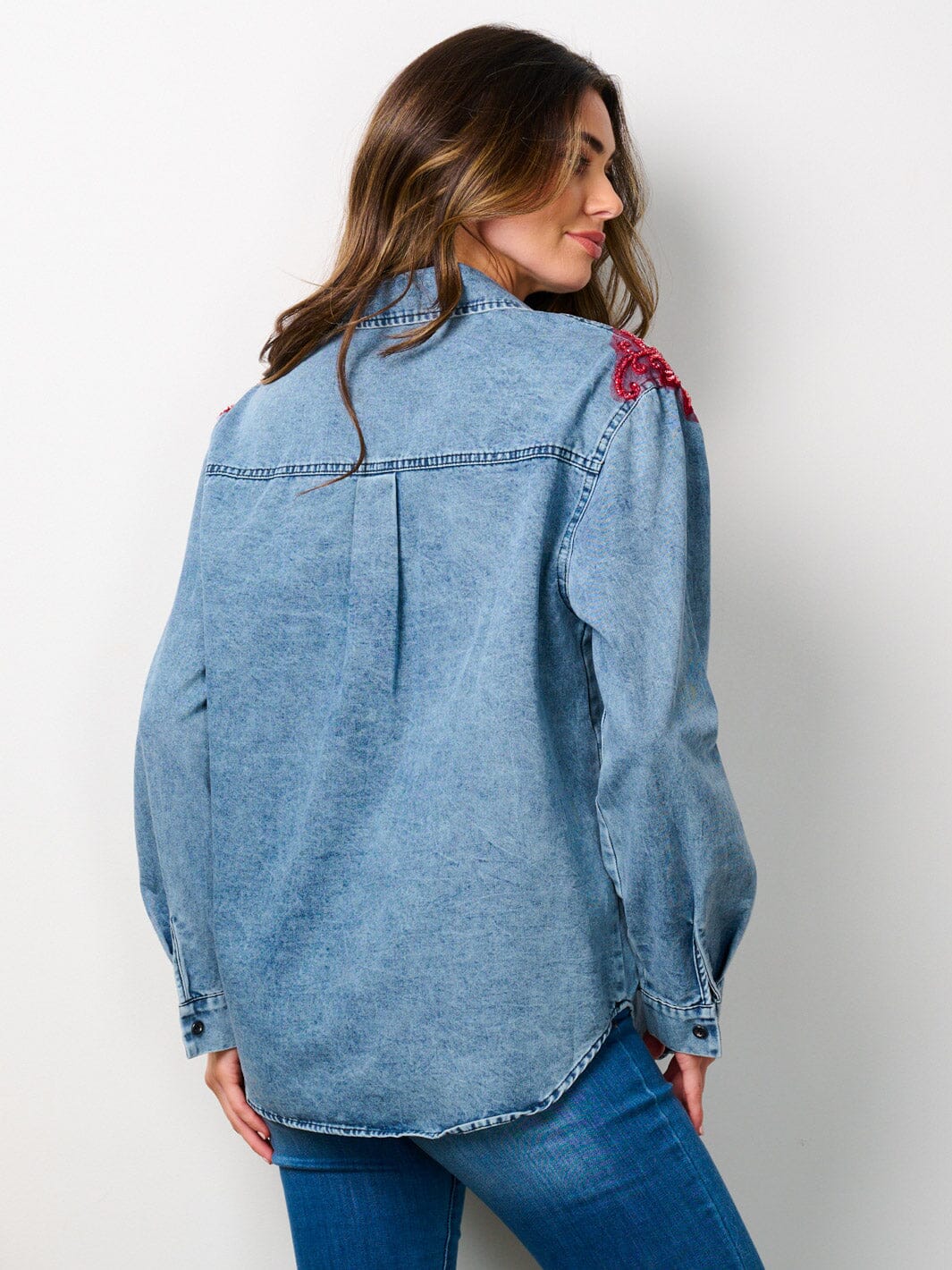 WOMEN'S LONG SLEEVE BUTTON UP FLORAL EMBROIDERY STUDS DETAILED DENIM TOP