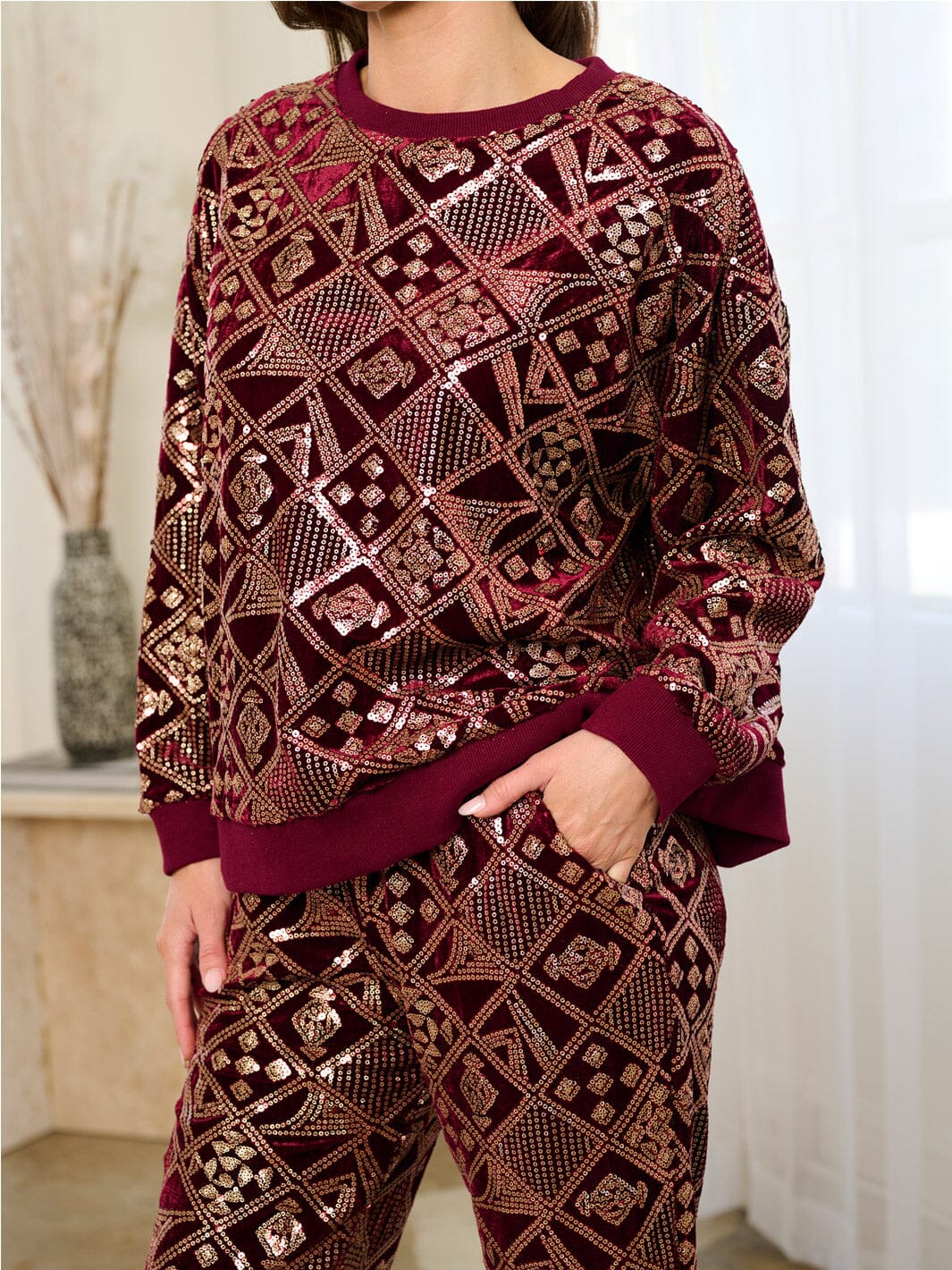 WOMEN'S LONG SLEEVE SEQUINS PULLOVER SWEATER
