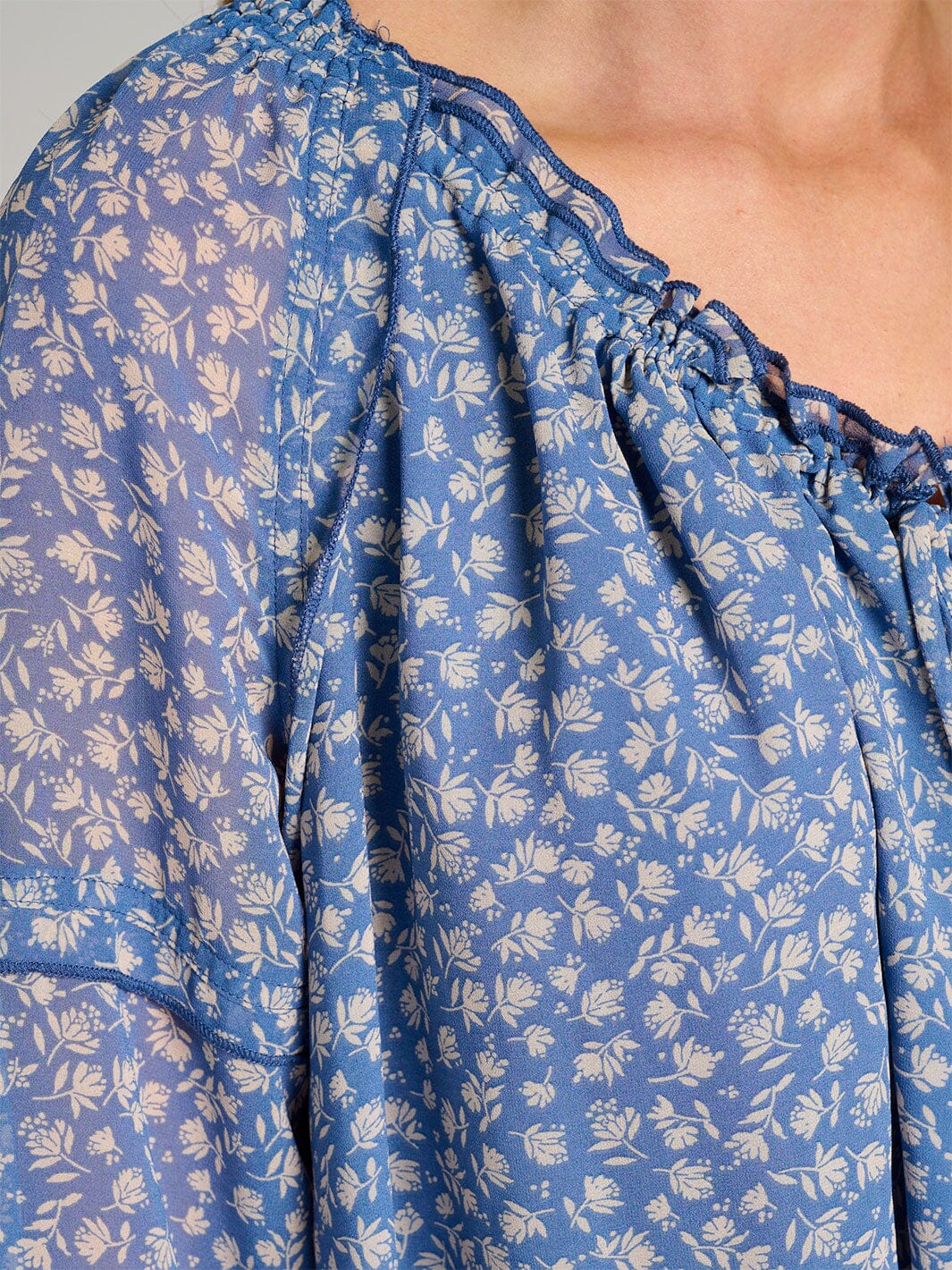 WOMEN'S LONG SLEEVE V-NECK FLORAL BLOUSE