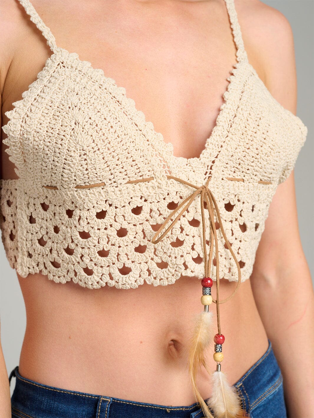 WOMEN'S SLEEVELESS V-NECK KNIT CROP TOP