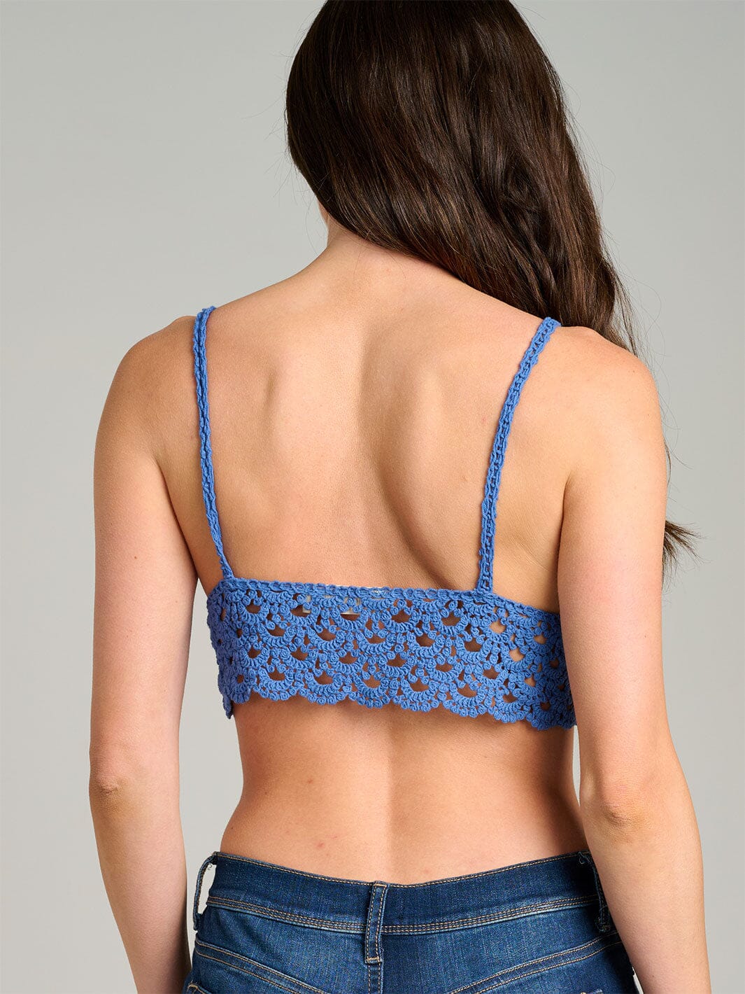 WOMEN'S SLEEVELESS V-NECK KNIT CROP TOP