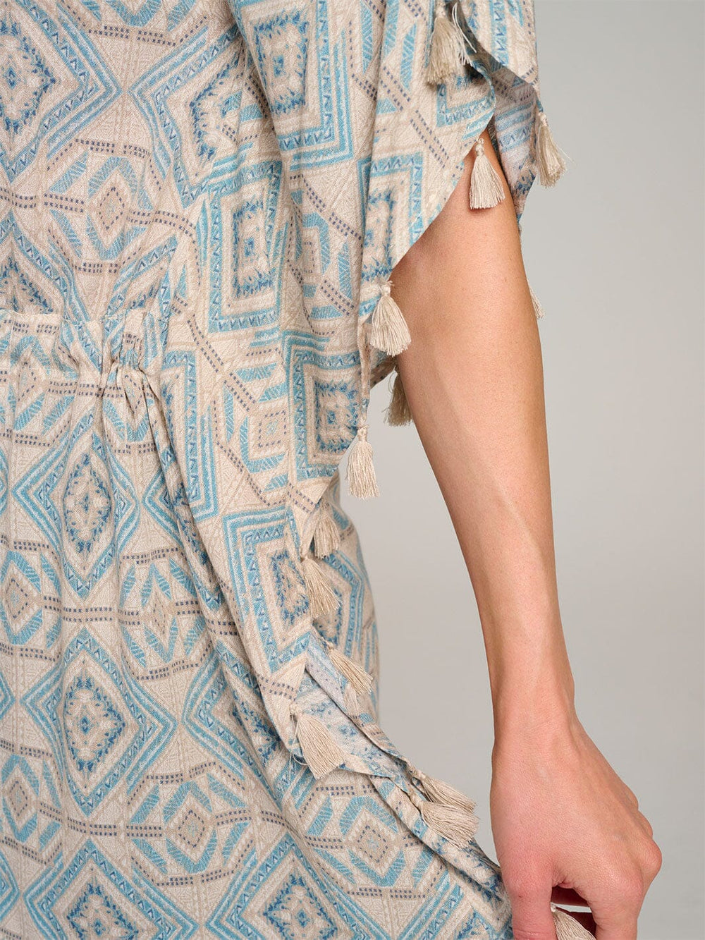 WOMEN'S SHORT PUFF SLEEVE V-NECK ADJUSTABLE WAIST MULTI PRINT TUNIC TOP