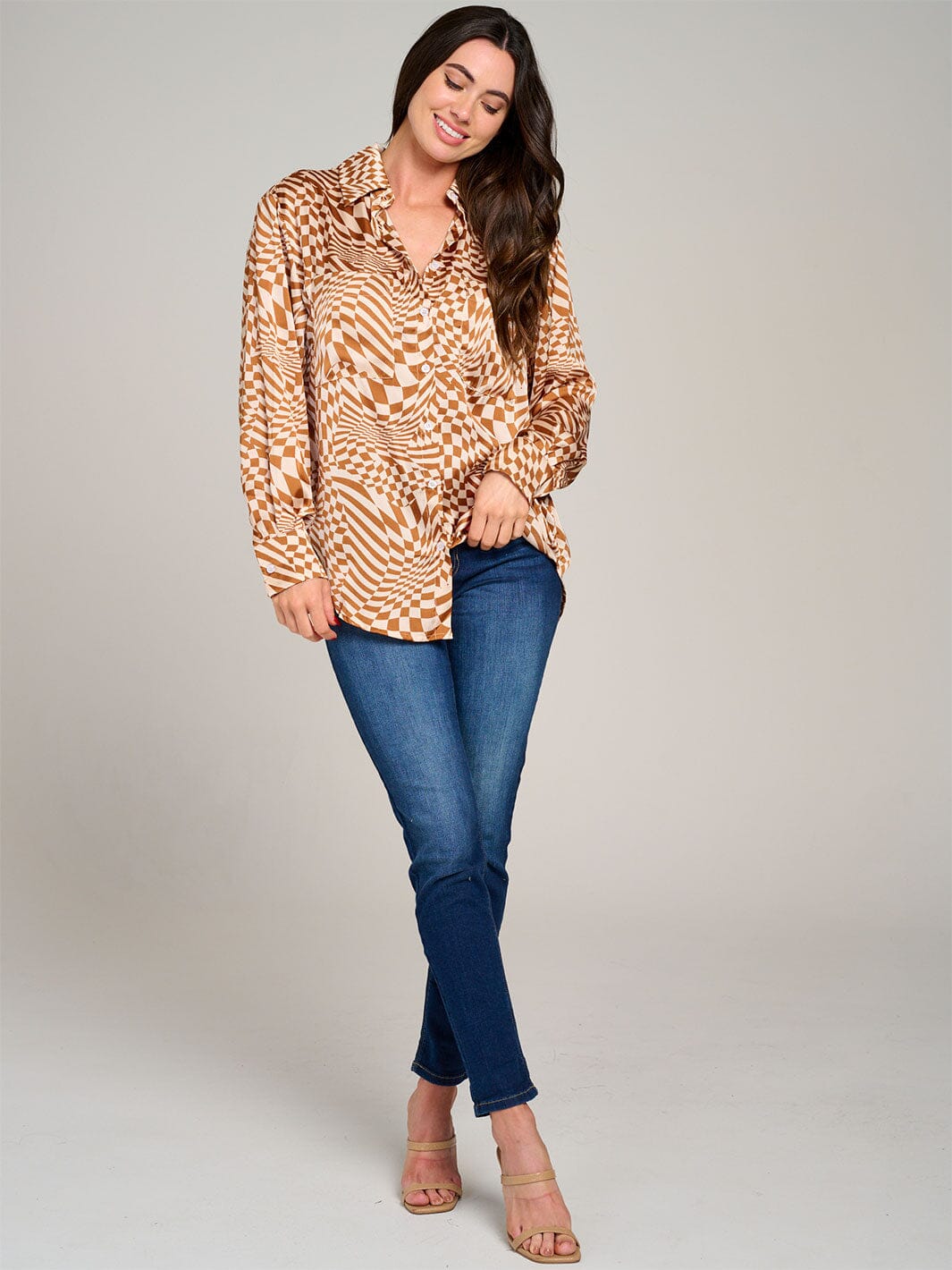 WOMEN'S LONG SLEEVE BUTTON UP FRONT POCKET PRINTED BLOUSE
