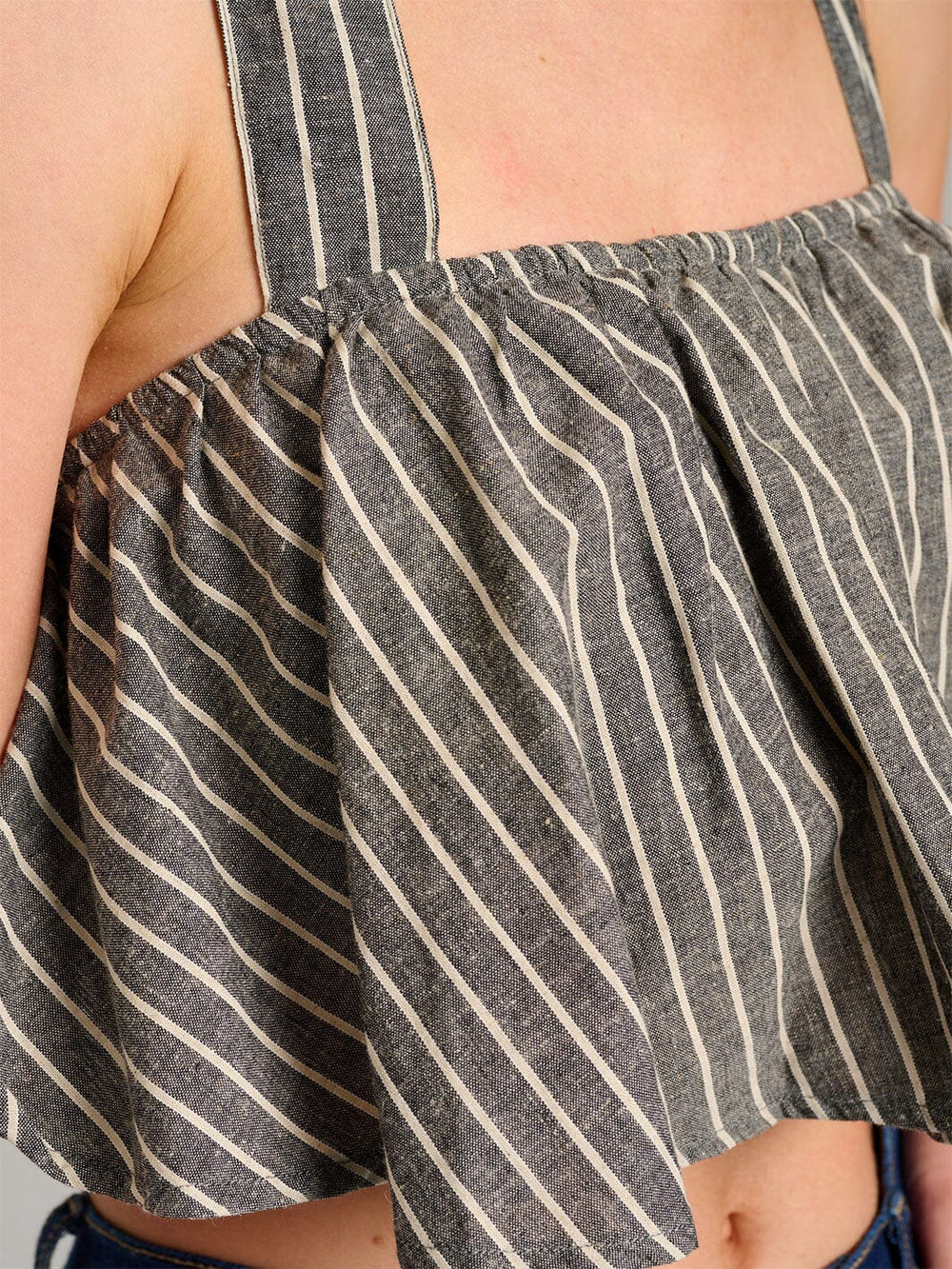 WOMEN'S SLEEVELESS OPEN BACK STRIPES CROP TOP