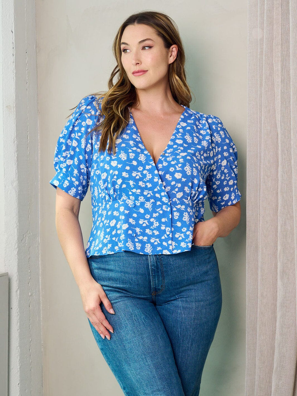 PLUS SIZE SHORT SLEEVE SURPLICE FLORAL BLOUSE TOP