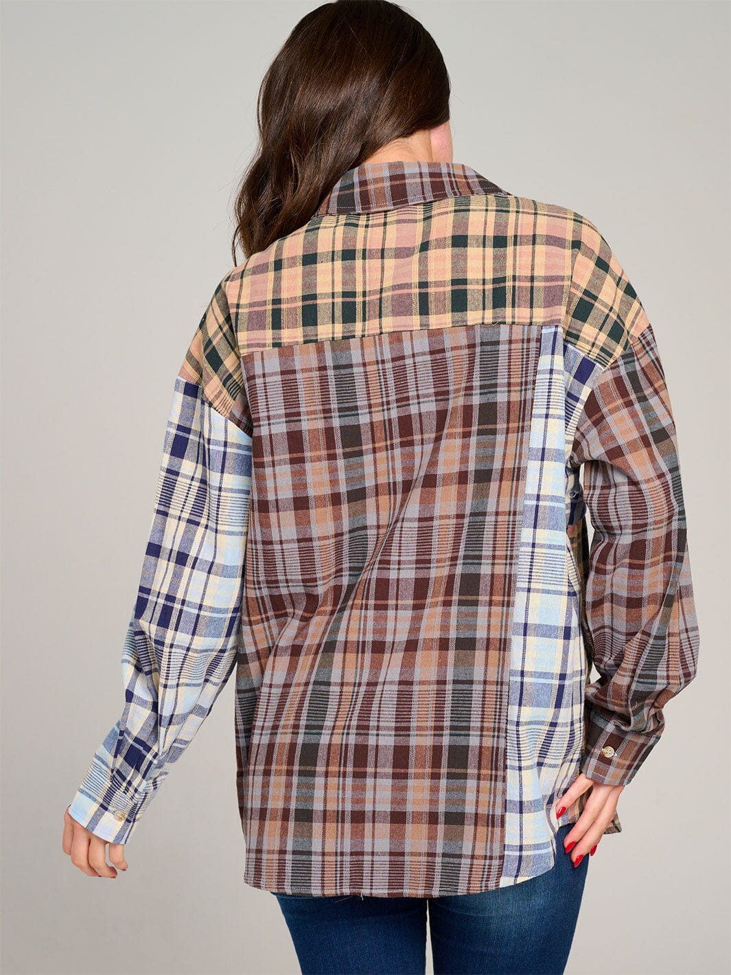 WOMEN'S LONG SLEEVE FRONT POCKET BUTTON UP PLAID SHIRT