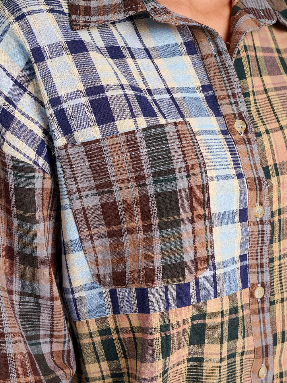 WOMEN'S LONG SLEEVE FRONT POCKET BUTTON UP PLAID SHIRT