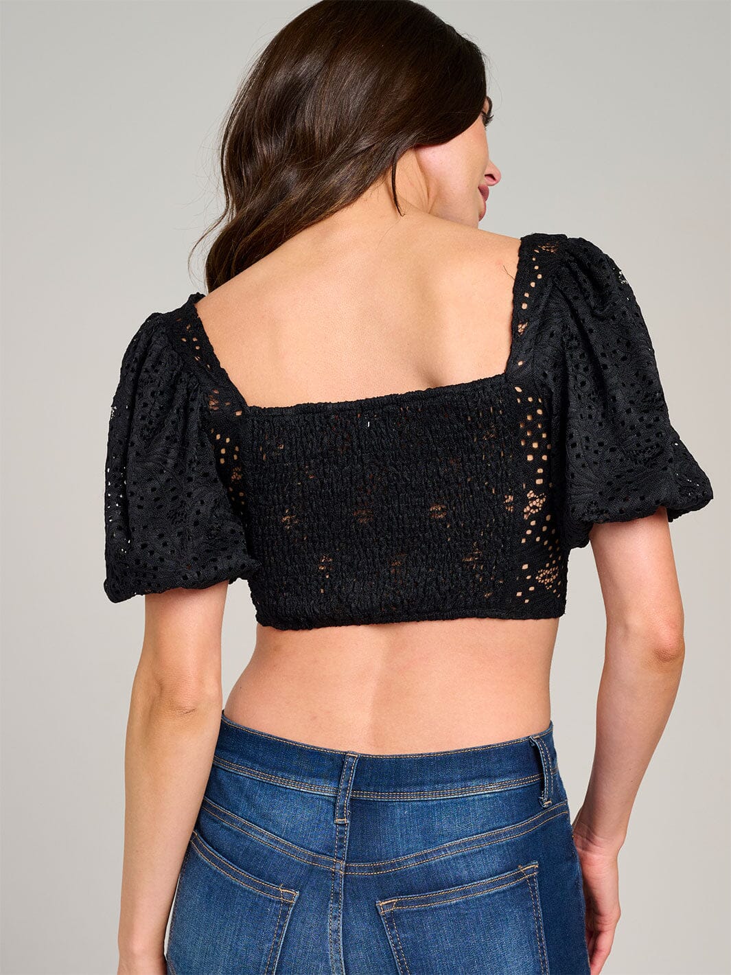 WOMEN'S SHORT PUFF SLEEVE EYELET CROP TOP