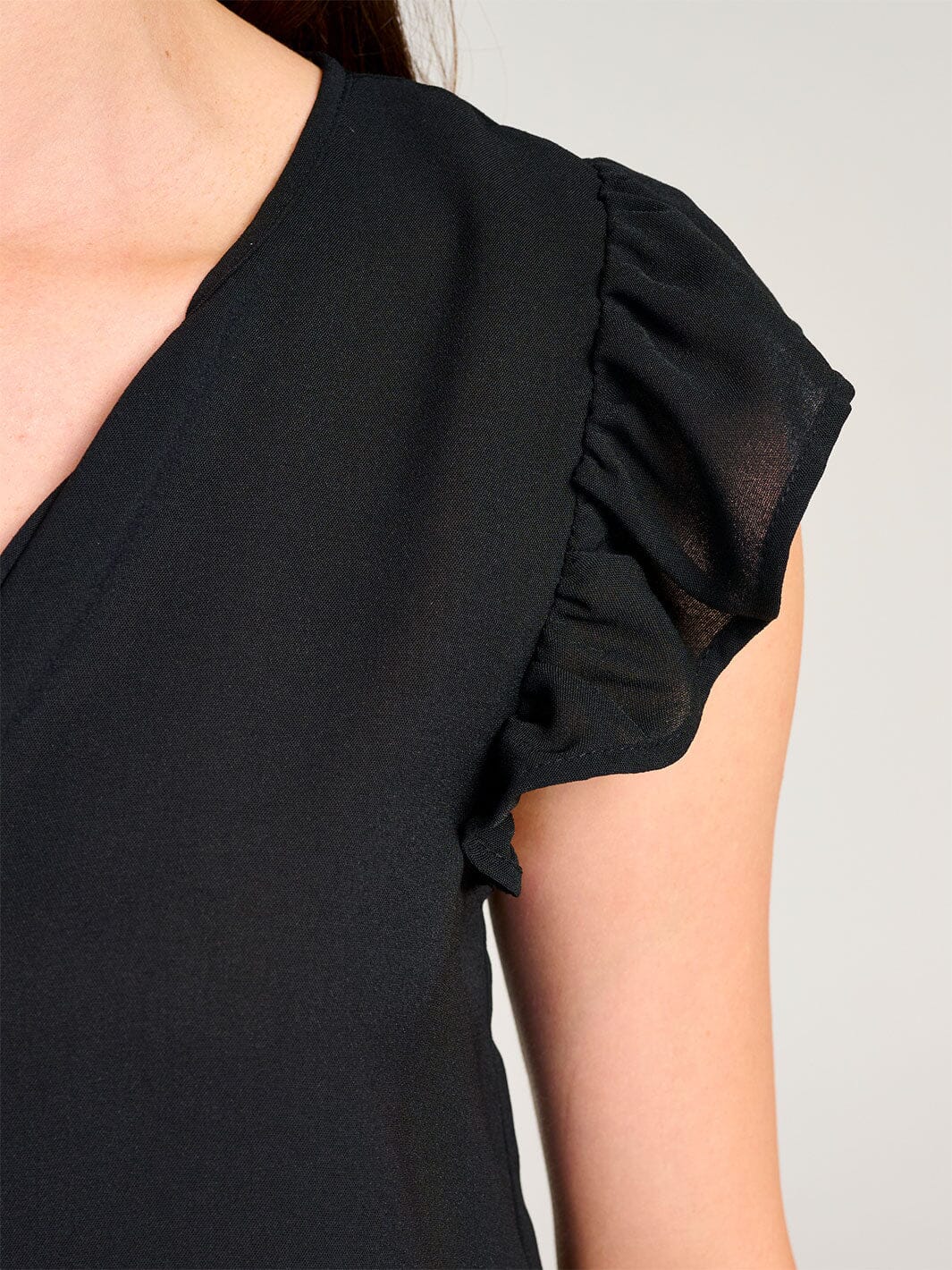 WOMEN'S RUFFLE SLEEVE V-NECK DETAILED BLOUSE