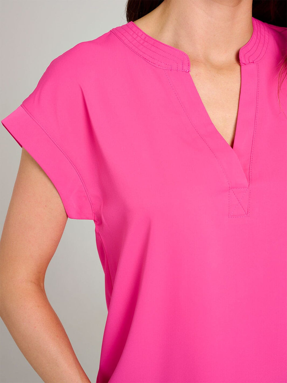 WOMEN'S SHORT SLEEVE V-NECK SOLID BLOUSE
