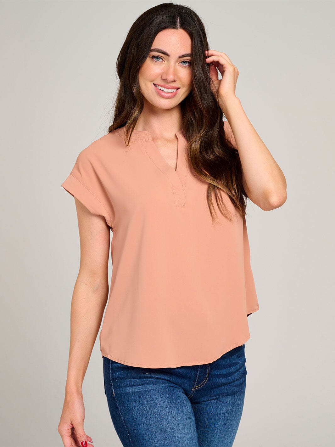 WOMEN'S SHORT SLEEVE V-NECK SOLID BLOUSE