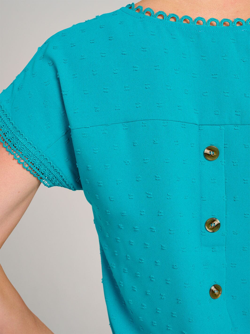 WOMEN'S SHORT SLEEVE V-NECK SWISS BACK DETAILED BLOUSE