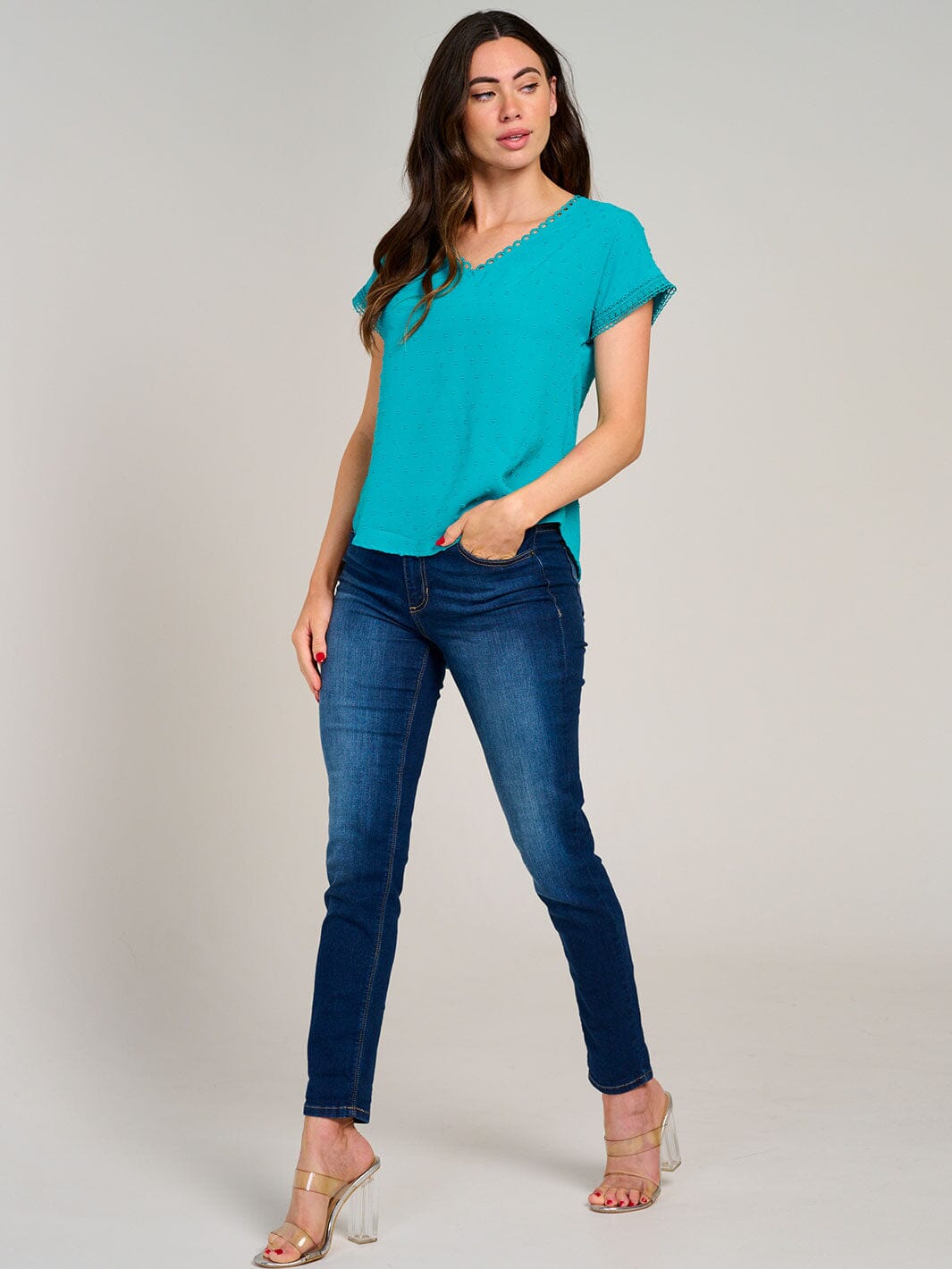 WOMEN'S SHORT SLEEVE V-NECK SWISS BACK DETAILED BLOUSE