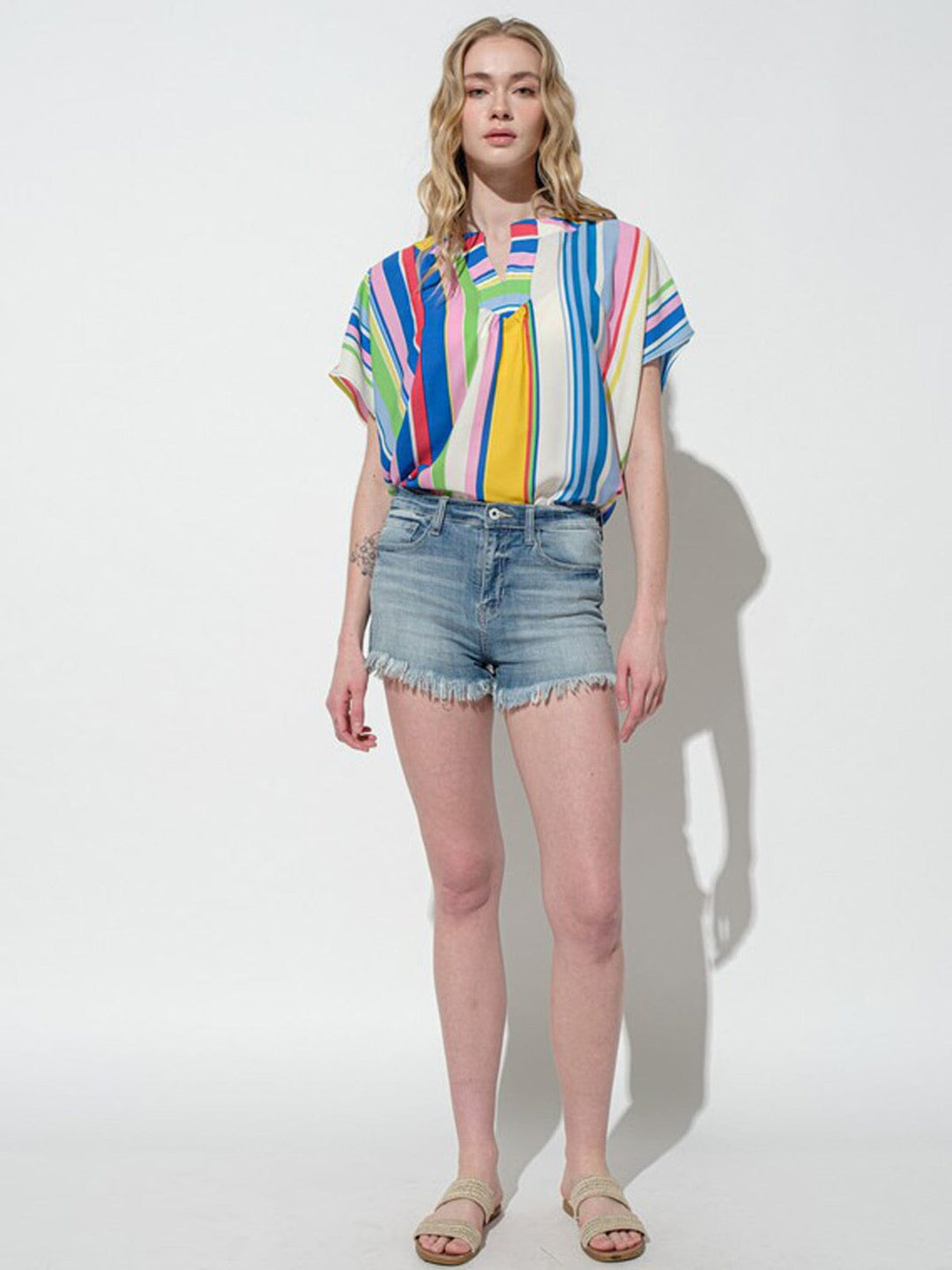 WOMEN'S SHORT SLEEVE V-NECK COLORBLOCK TUNIC TOP