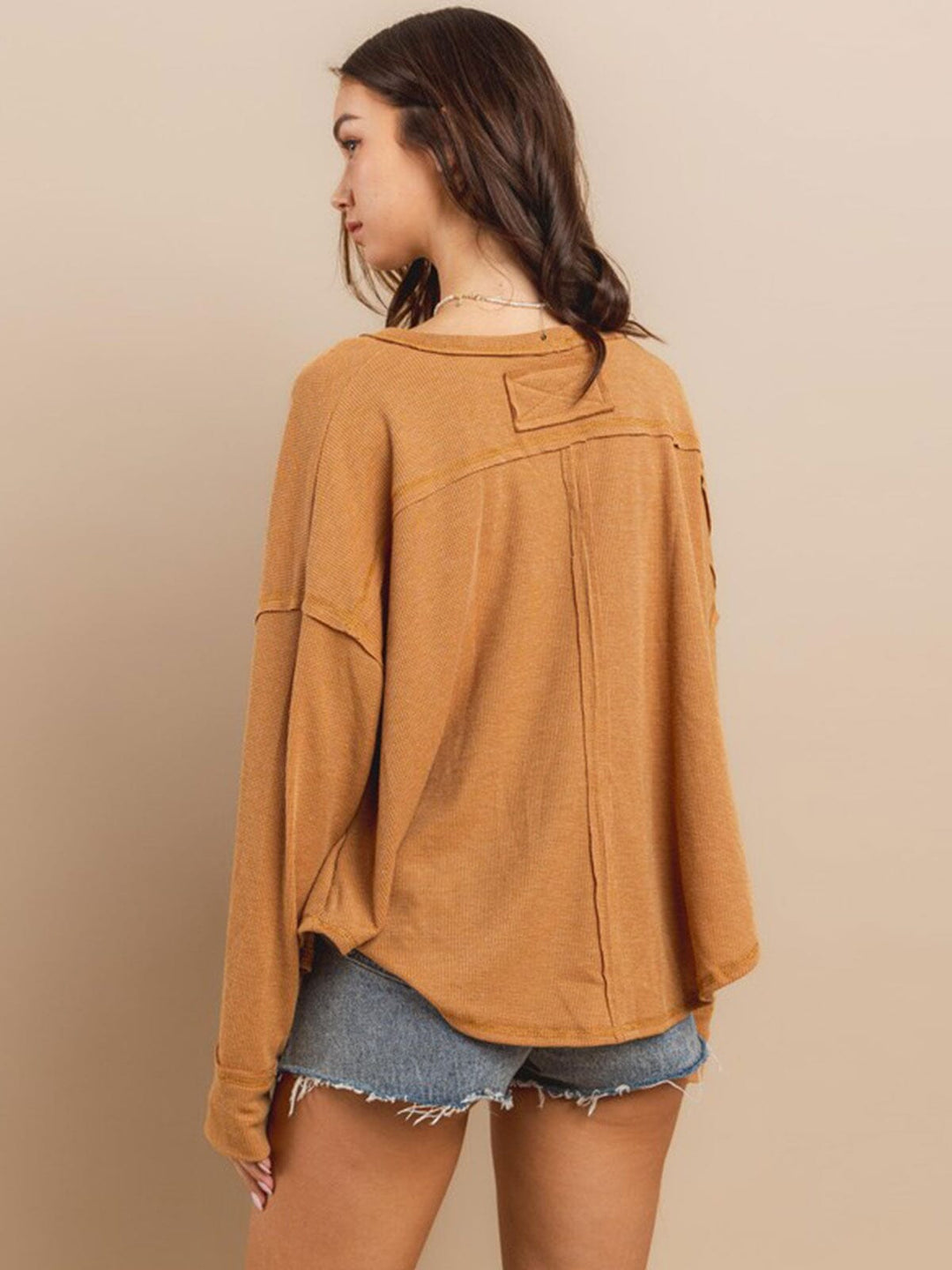 WOMEN'S LONG SLEEVE V-NECK HIGH-LOW TOP