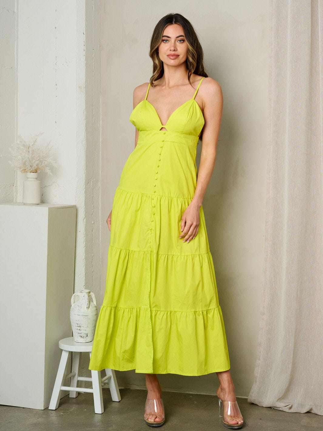 WOMEN'S SLEEVELESS V-NECK TIERED MAXI DRESS