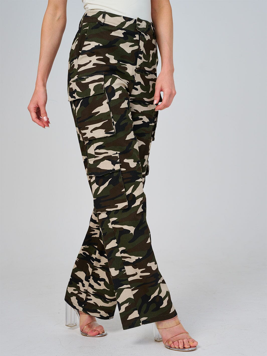 WOMEN'S BUTTON CLOSURE CARGO POCKETS WIDE LEG ARMY PRINT PANTS