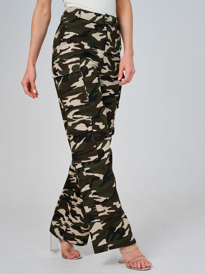 WOMEN'S BUTTON CLOSURE CARGO POCKETS WIDE LEG ARMY PRINT PANTS