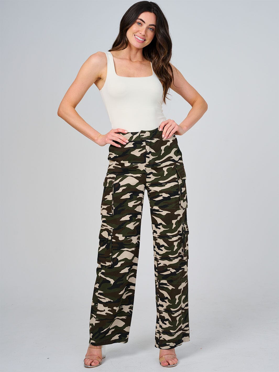 WOMEN'S BUTTON CLOSURE CARGO POCKETS WIDE LEG ARMY PRINT PANTS