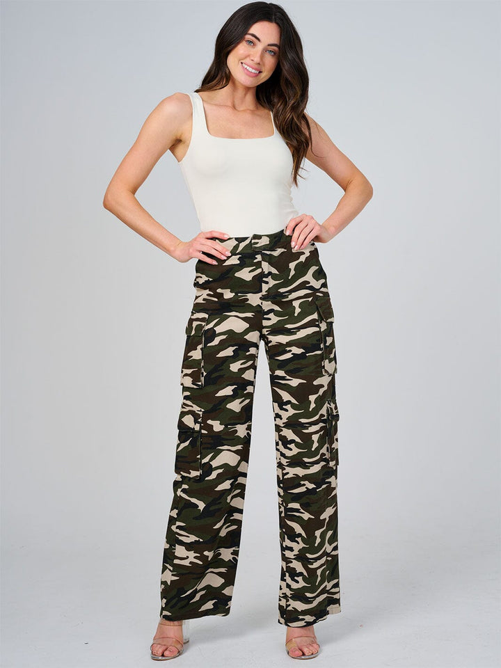 WOMEN'S BUTTON CLOSURE CARGO POCKETS WIDE LEG ARMY PRINT PANTS
