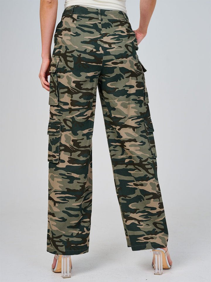 WOMEN'S BUTTON CLOSURE CARGO POCKETS WIDE LEG ARMY PRINT PANTS