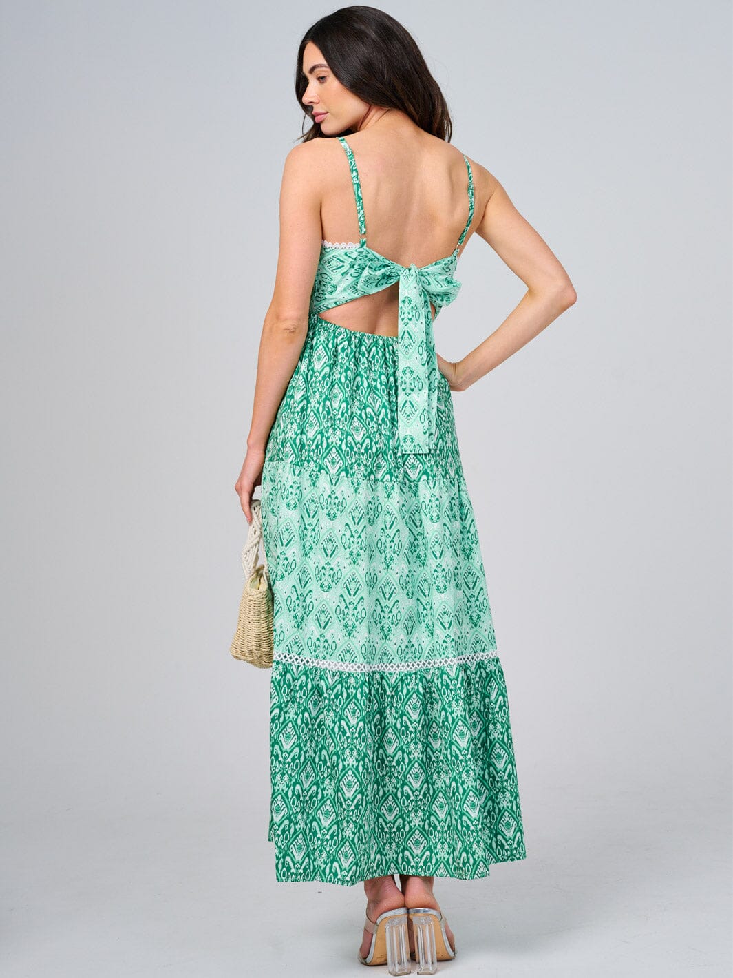 WOMEN'S SLEEVELES SURPLICE OPEN BACK TIERED MULTI PRINT MAXI DRESS