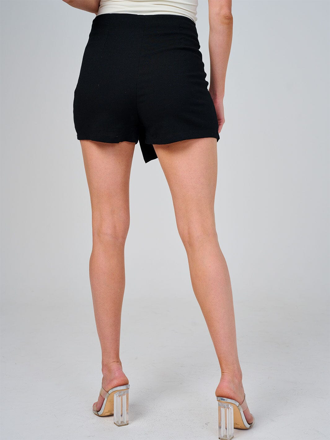 WOMEN'S ZIPPER CLOSURE BUTTON DETAILED MINI SKORT