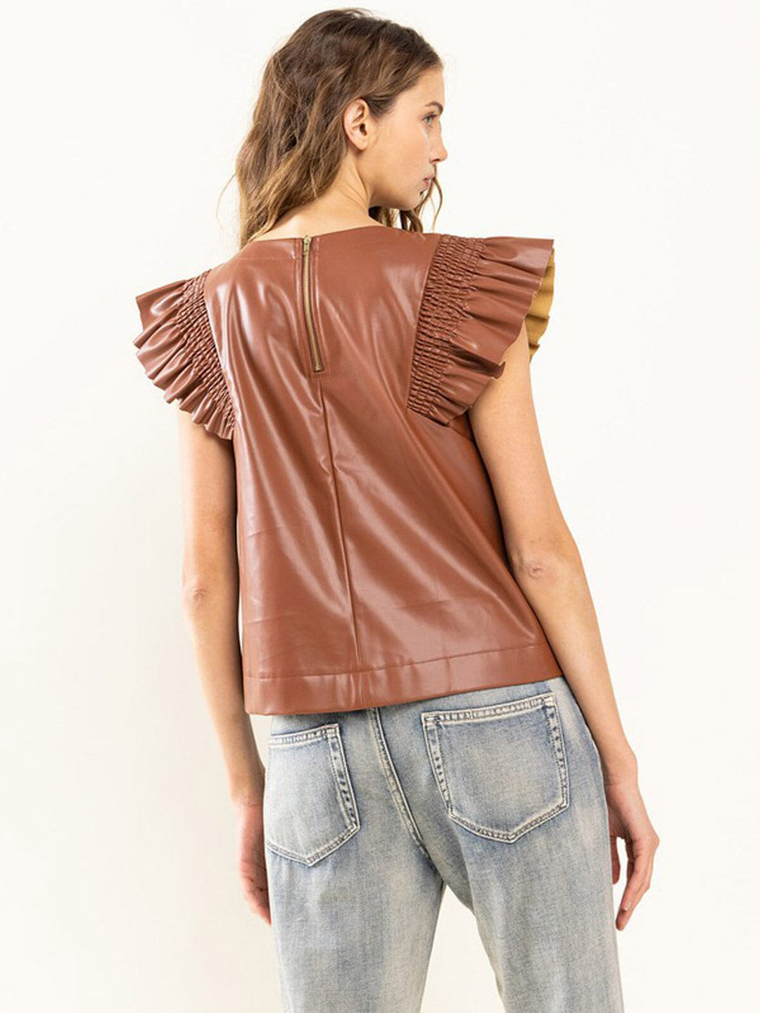 WOMEN'S SHORT RUFFLE SLEEVE NECK PEARL DETAILED PU PLEATHER TOP