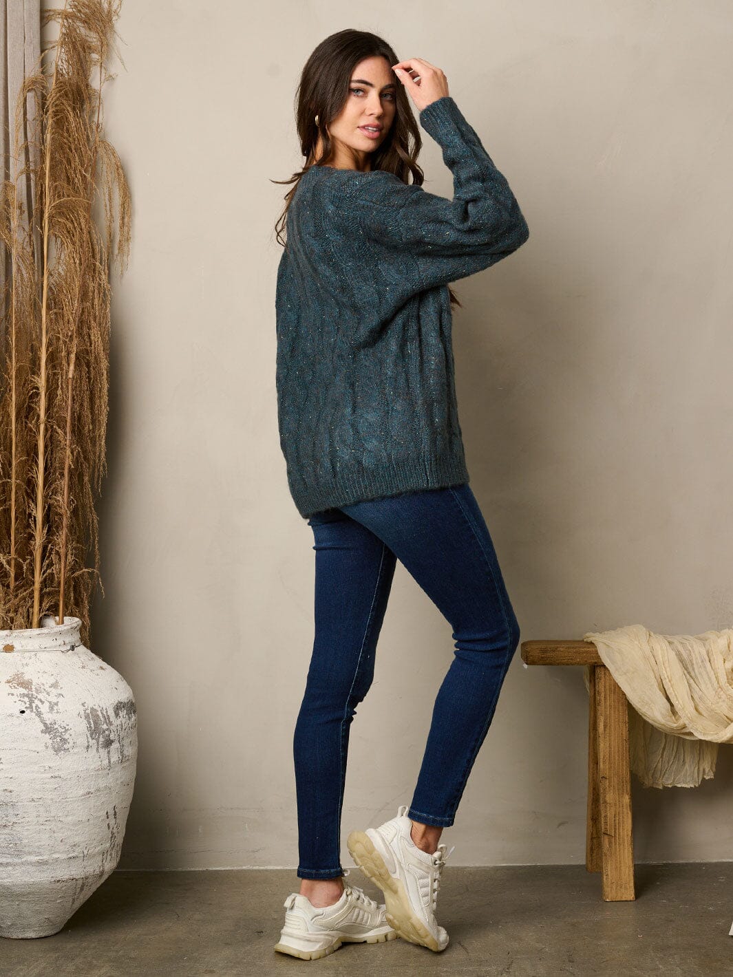 WOMEN'S LONG SLEEVE V-NECK KNIT SWEATER