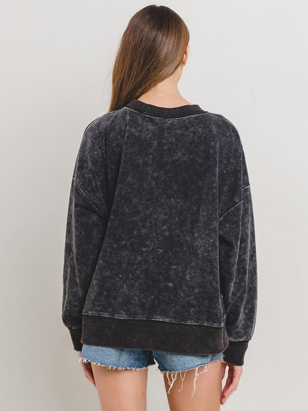 WOMEN'S LONG SLEEVE FRONT POCKET WASHED PULLOVER SWEATER