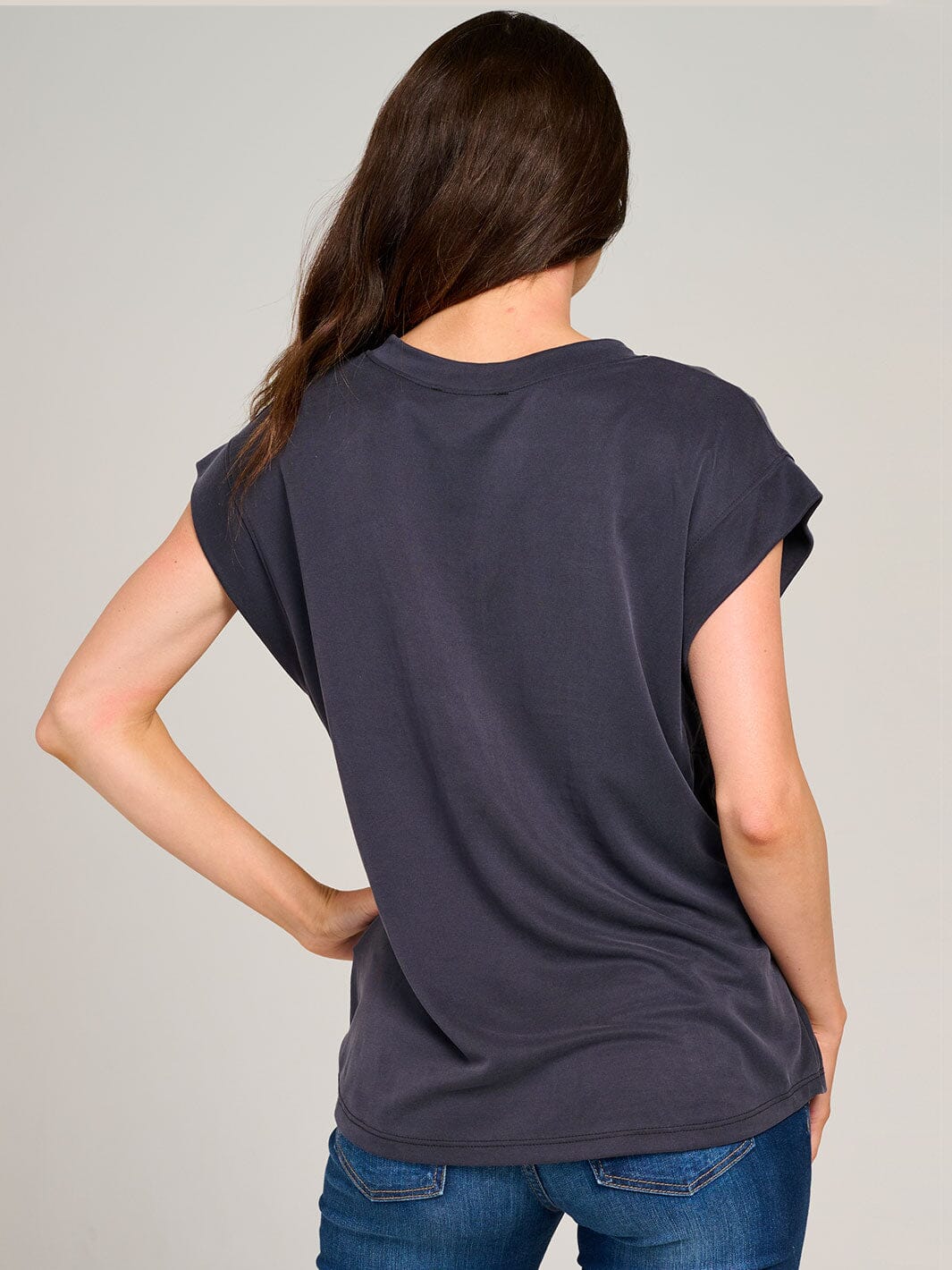 WOMEN'S SHORT SLEEVE V-NECK SOLID TOP