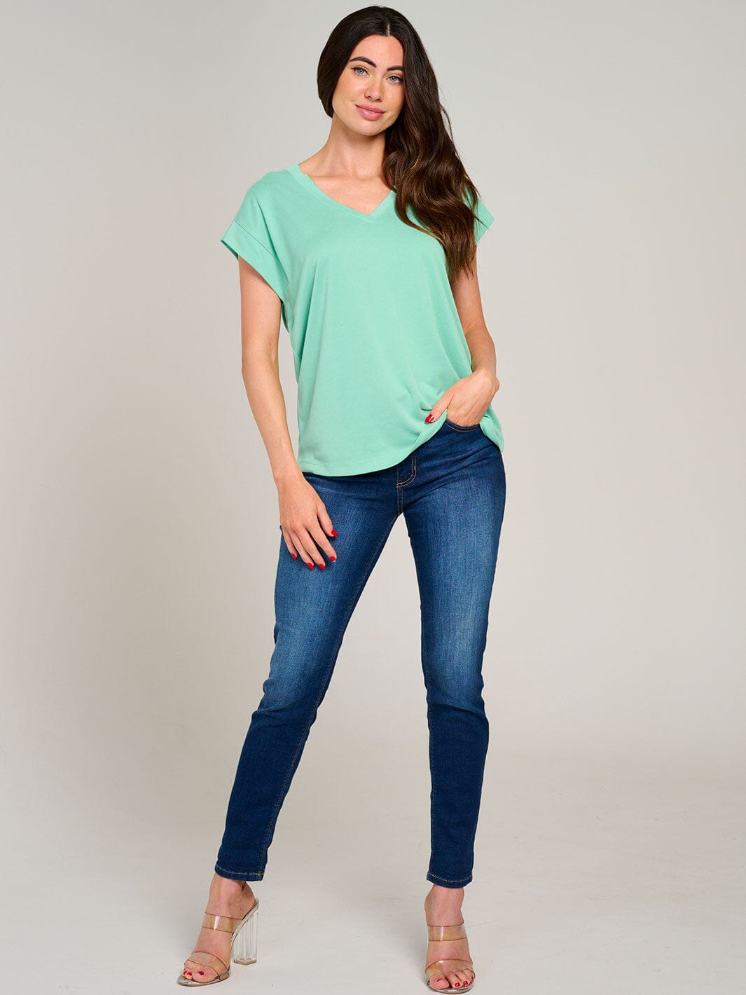 WOMEN'S SHORT SLEEVE V-NECK SOLID TOP
