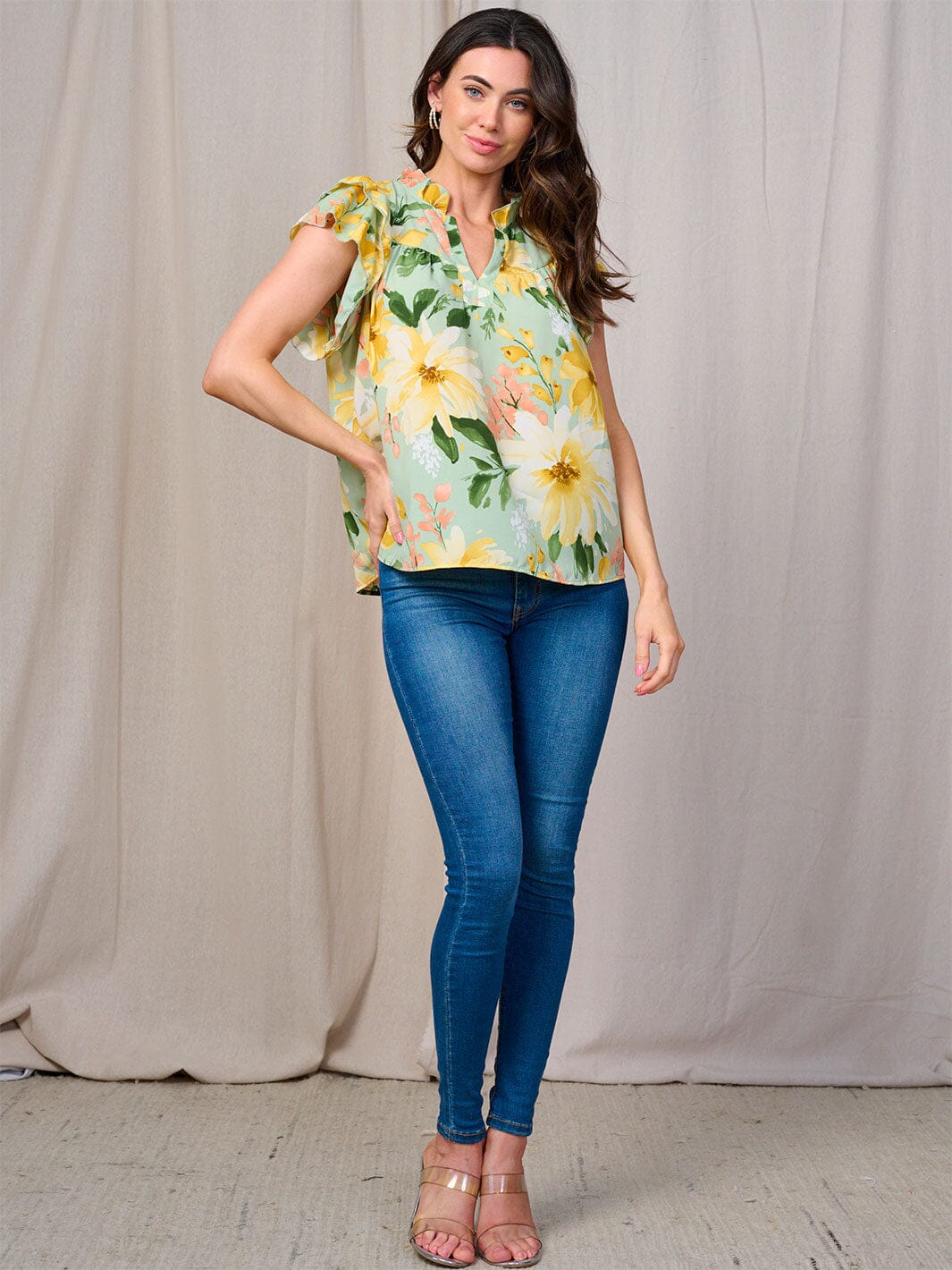 WOMEN'S SHORT RUFFLE SLEEVE V-NECK FLORAL BLOUSE